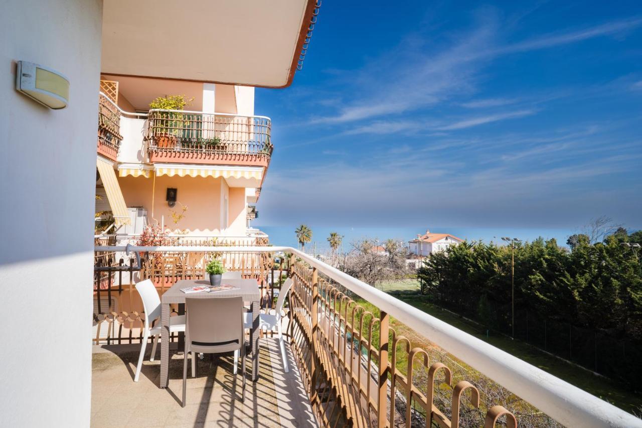Dimora Montereale Near The Sea Apartment ตรานิ ภายนอก รูปภาพ
